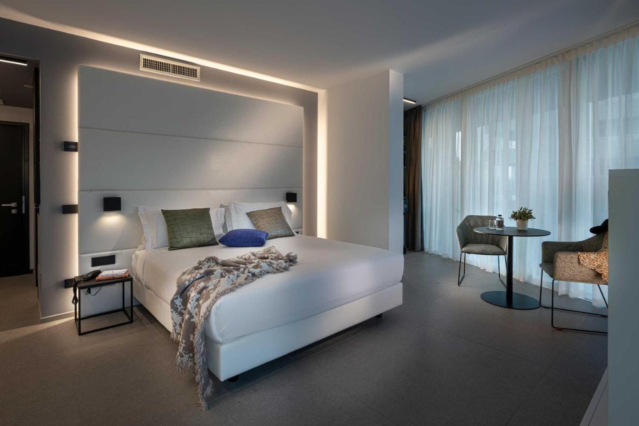 J44 Lifestyle Hotel Lido di Jesolo Exteriör bild Deluxe room