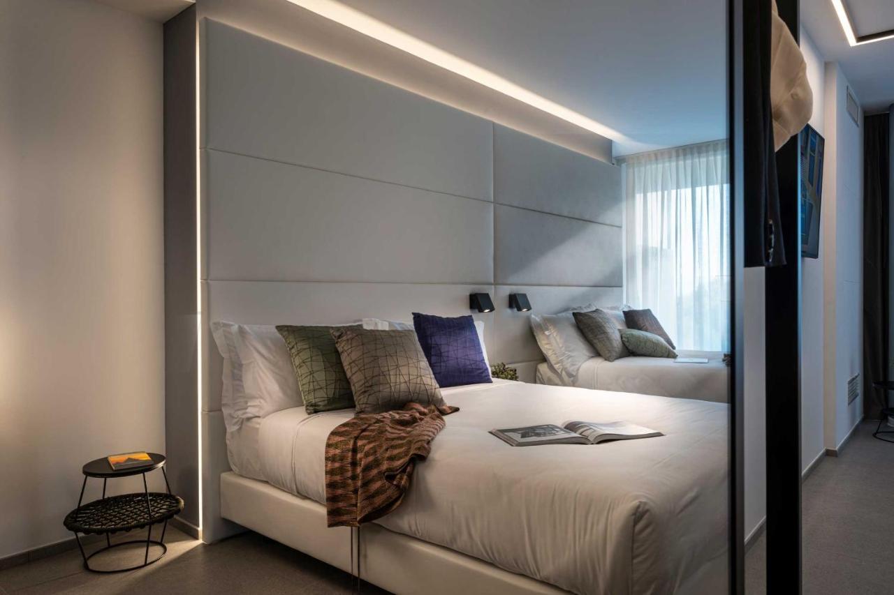 J44 Lifestyle Hotel Lido di Jesolo Exteriör bild A room at the hotel