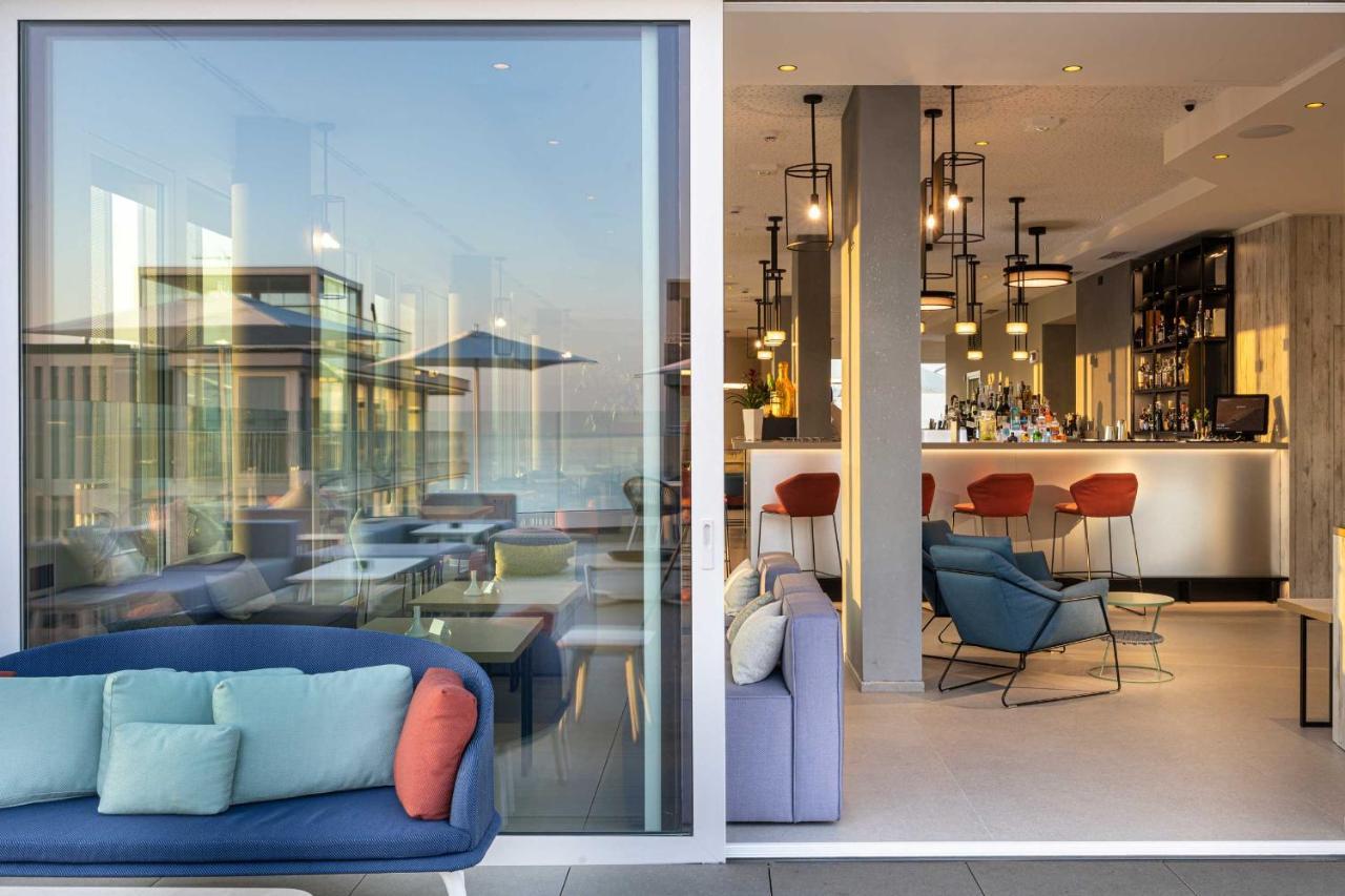 J44 Lifestyle Hotel Lido di Jesolo Exteriör bild The Sky Bar