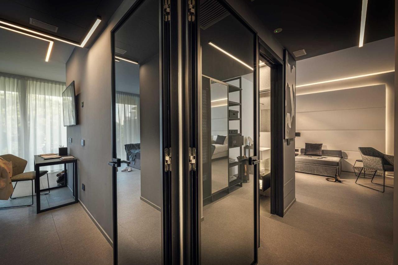 J44 Lifestyle Hotel Lido di Jesolo Exteriör bild Suite