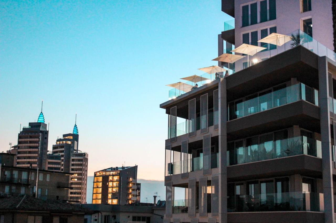 J44 Lifestyle Hotel Lido di Jesolo Exteriör bild The Sky