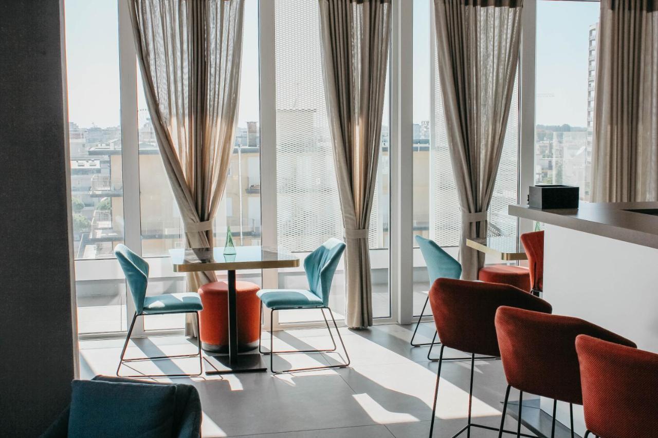 J44 Lifestyle Hotel Lido di Jesolo Exteriör bild The Sky Bar