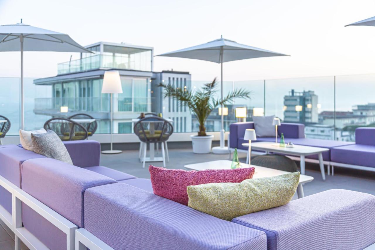 J44 Lifestyle Hotel Lido di Jesolo Exteriör bild The rooftop bar