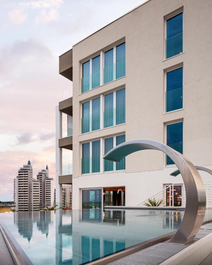 J44 Lifestyle Hotel Lido di Jesolo Exteriör bild The Infinity Pool at The Ivy
