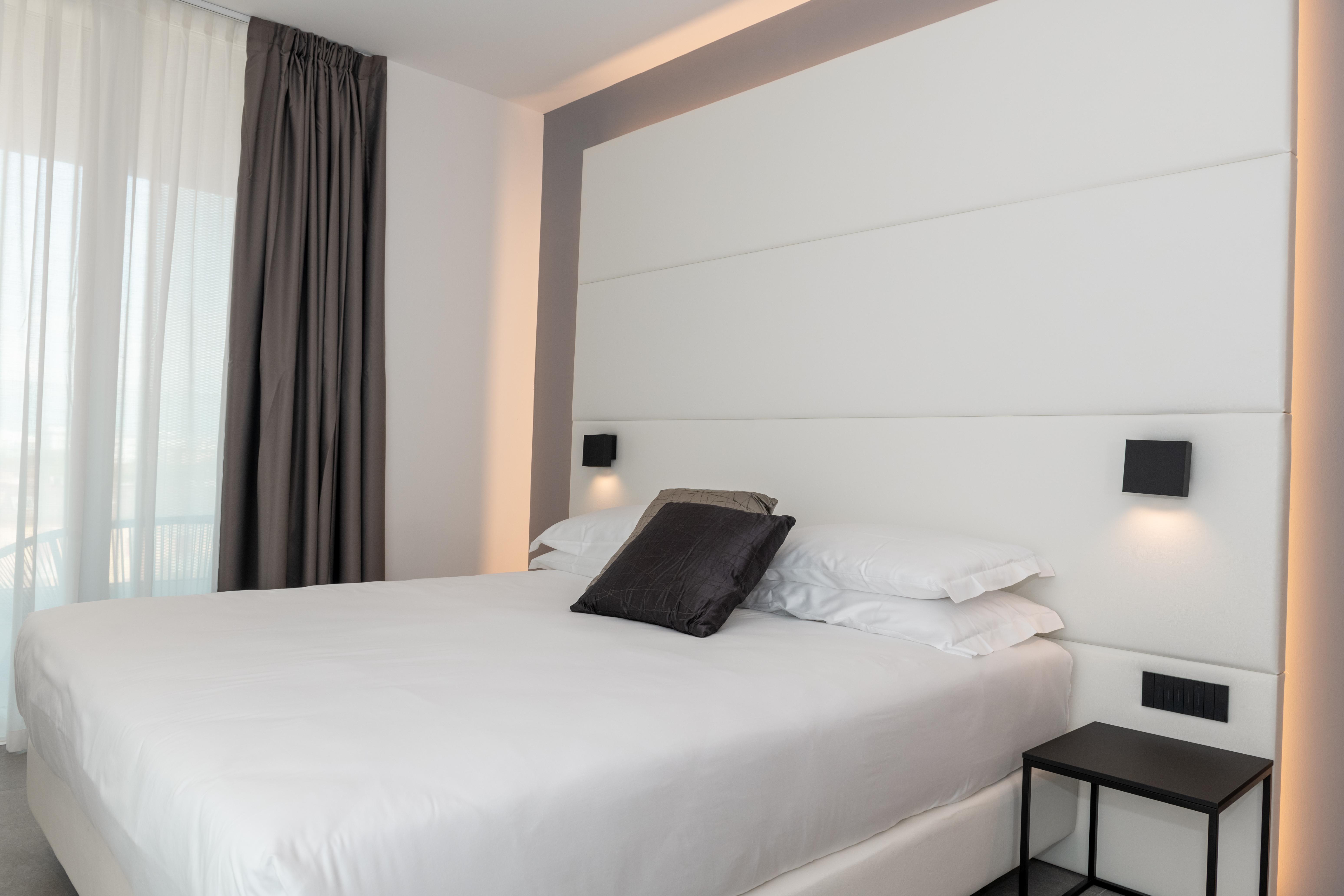 J44 Lifestyle Hotel Lido di Jesolo Exteriör bild A room at the hotel