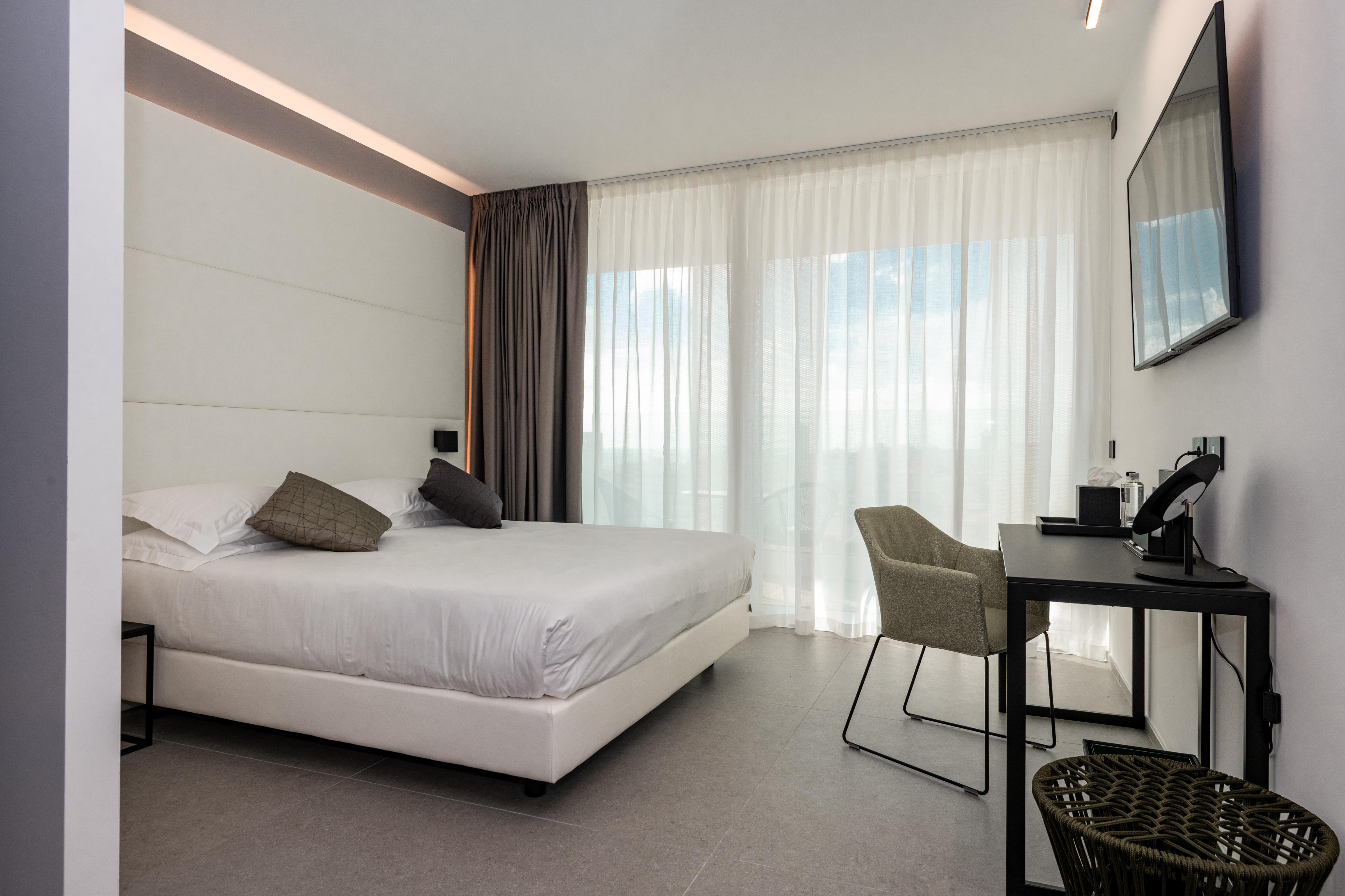J44 Lifestyle Hotel Lido di Jesolo Exteriör bild A room at the hotel