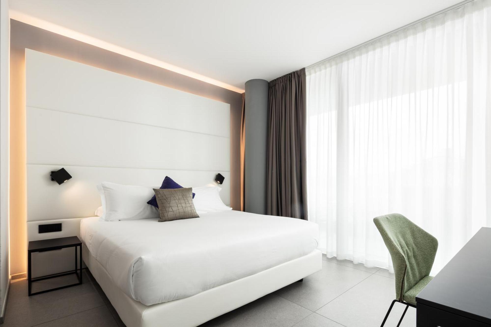 J44 Lifestyle Hotel Lido di Jesolo Exteriör bild Deluxe room