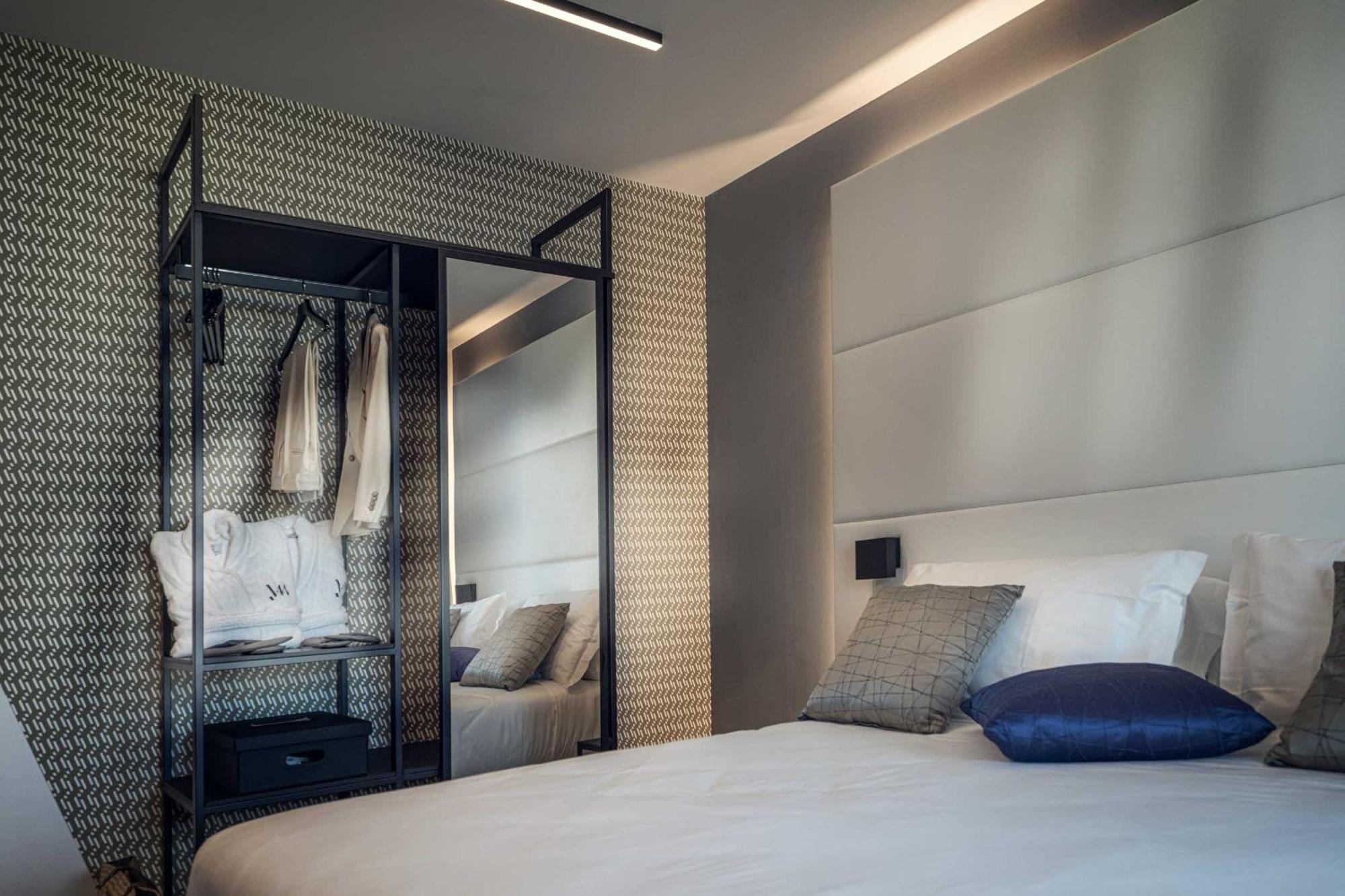 J44 Lifestyle Hotel Lido di Jesolo Exteriör bild A room at the hotel