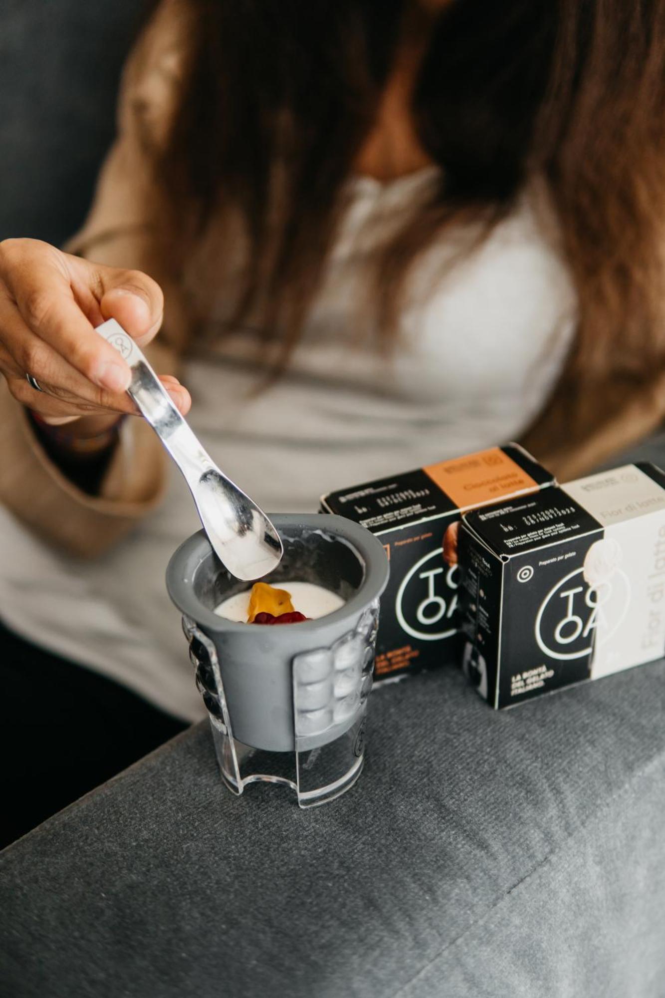 J44 Lifestyle Hotel Lido di Jesolo Exteriör bild Preparation of a turmeric latte