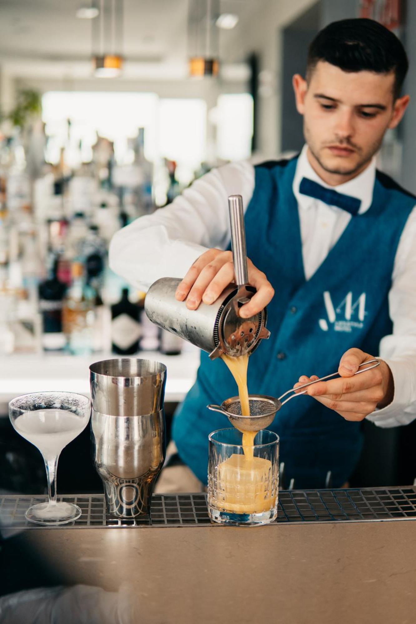J44 Lifestyle Hotel Lido di Jesolo Exteriör bild A bartender straining a cocktail