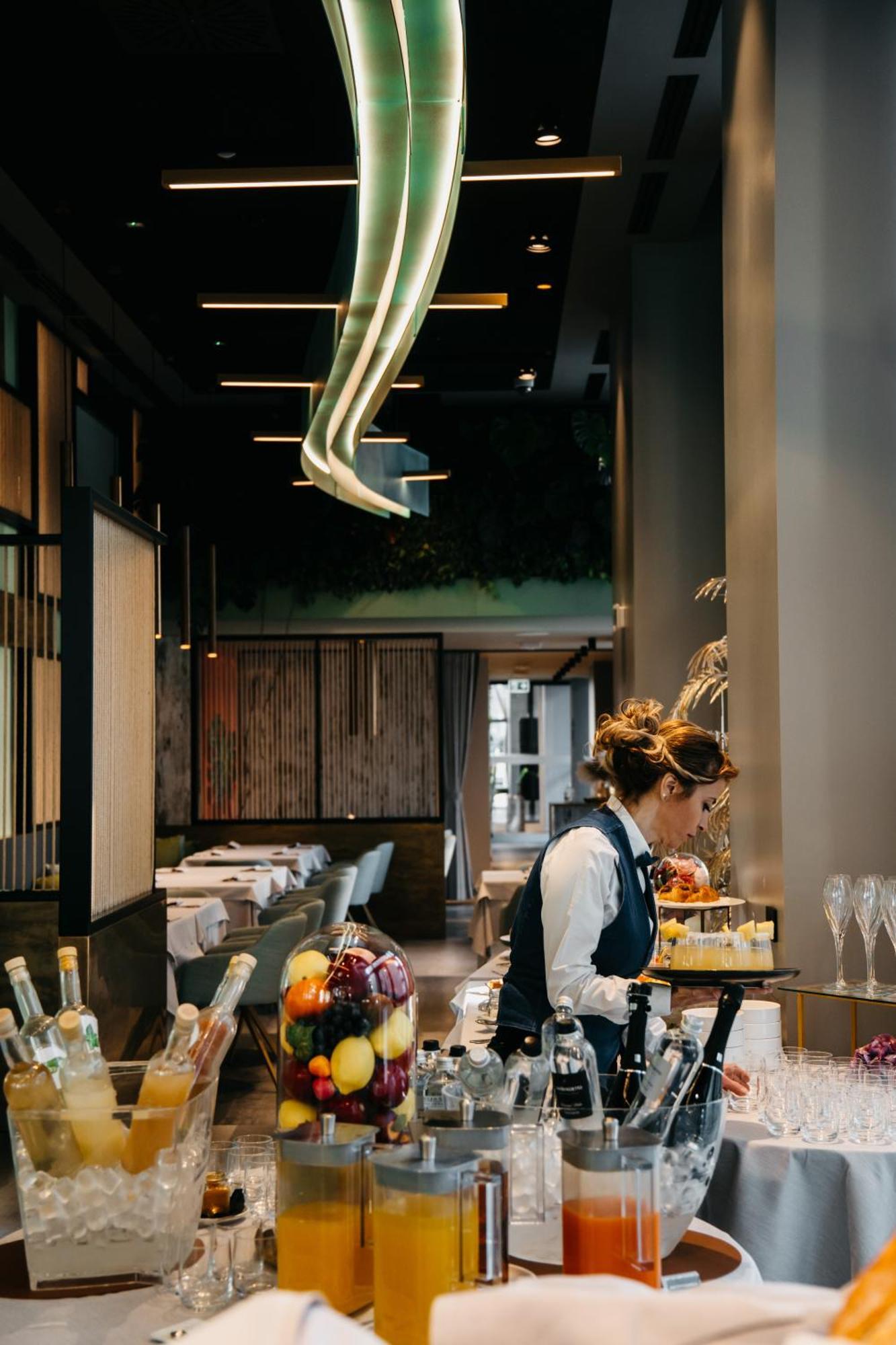 J44 Lifestyle Hotel Lido di Jesolo Exteriör bild Restaurant interior
